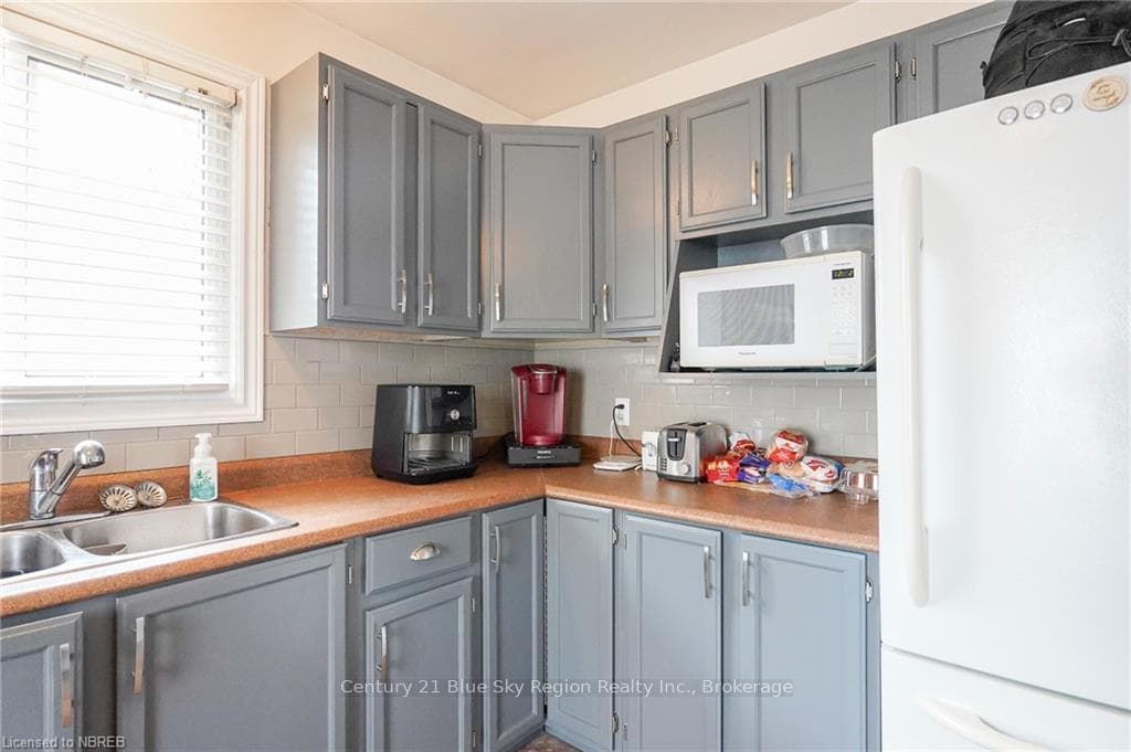 227 ALBERT Avenue photo 4