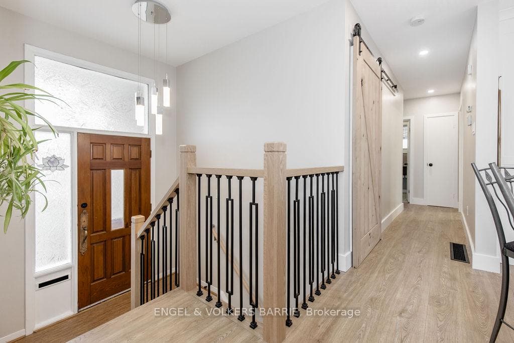 68 Ottaway Avenue photo 2
