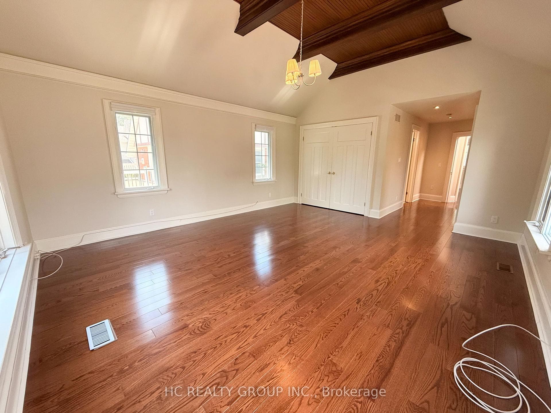 398 Maple Avenue photo 22