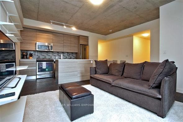 111 Bathurst Street Unit 322 photo 1