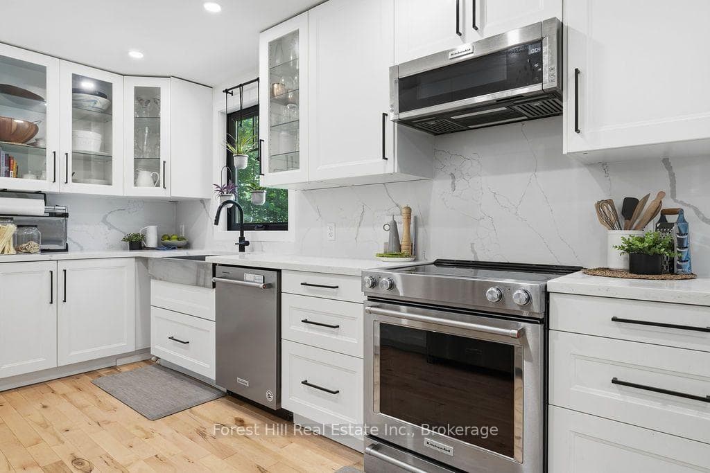 415 Wellington Street photo 6