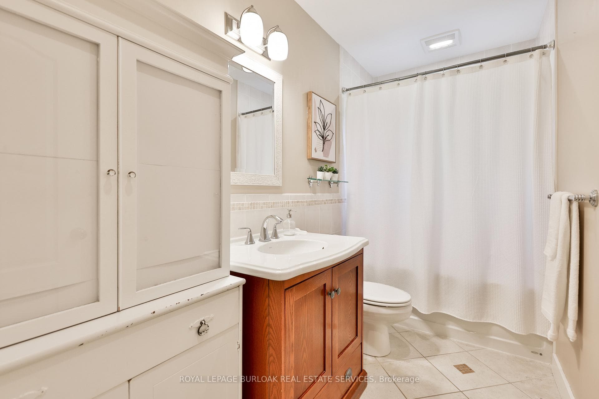 607 Lorne Street photo 26