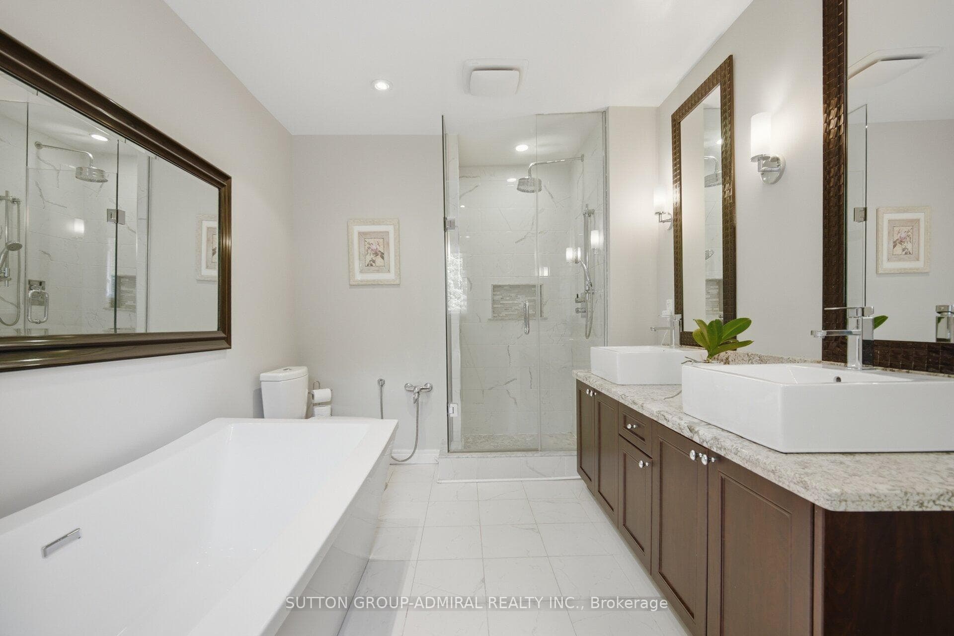70 Topham Crescent photo 33