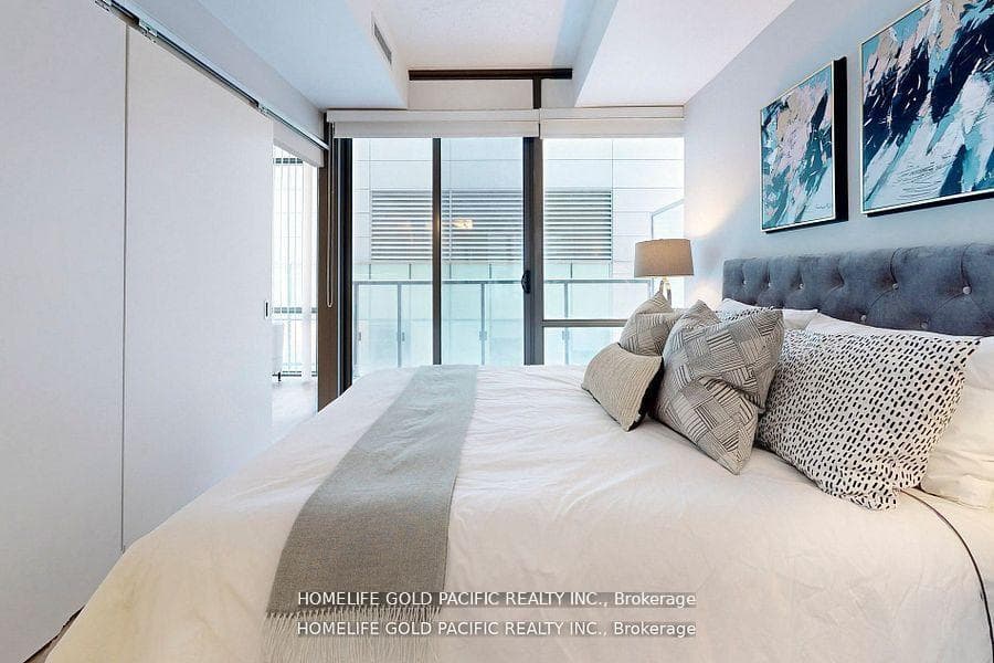832 Bay Street Unit 1202 photo 16