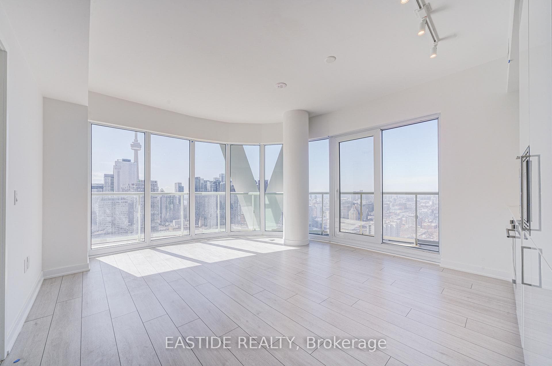 230 Simcoe Street Unit 3418 photo 6