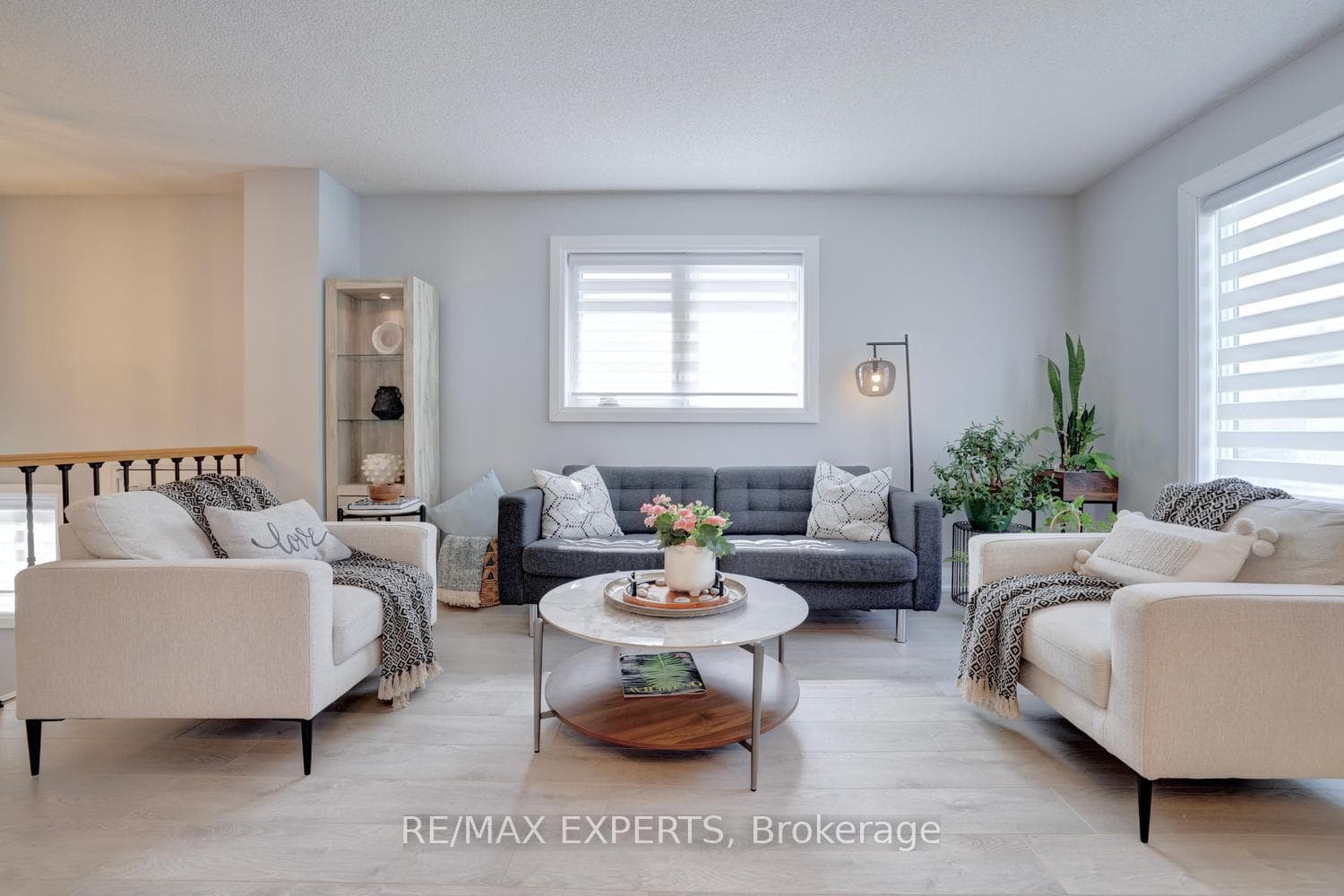 72 Donald Crescent photo 2