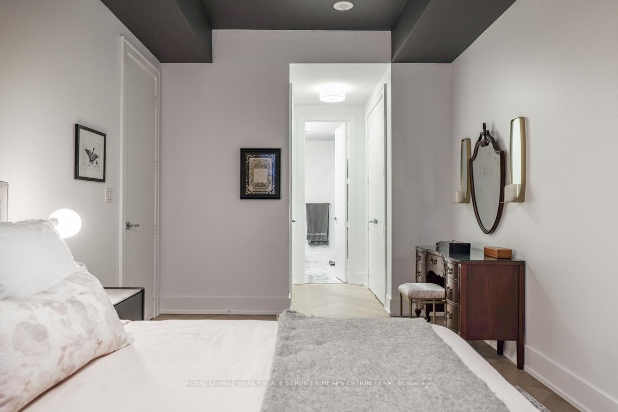 29 Queens Quay Unit 916 photo 14