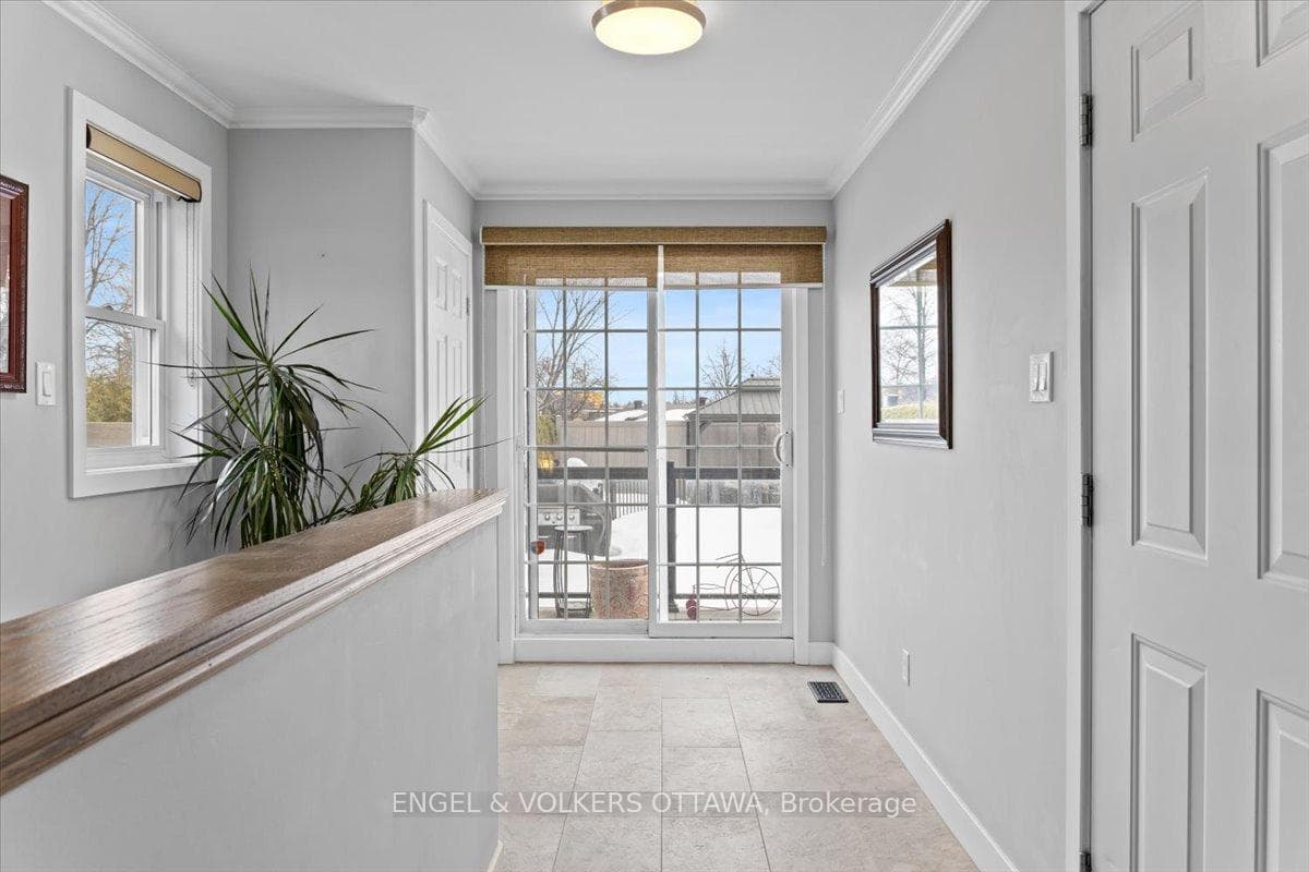 1005 Gold Crescent photo 25