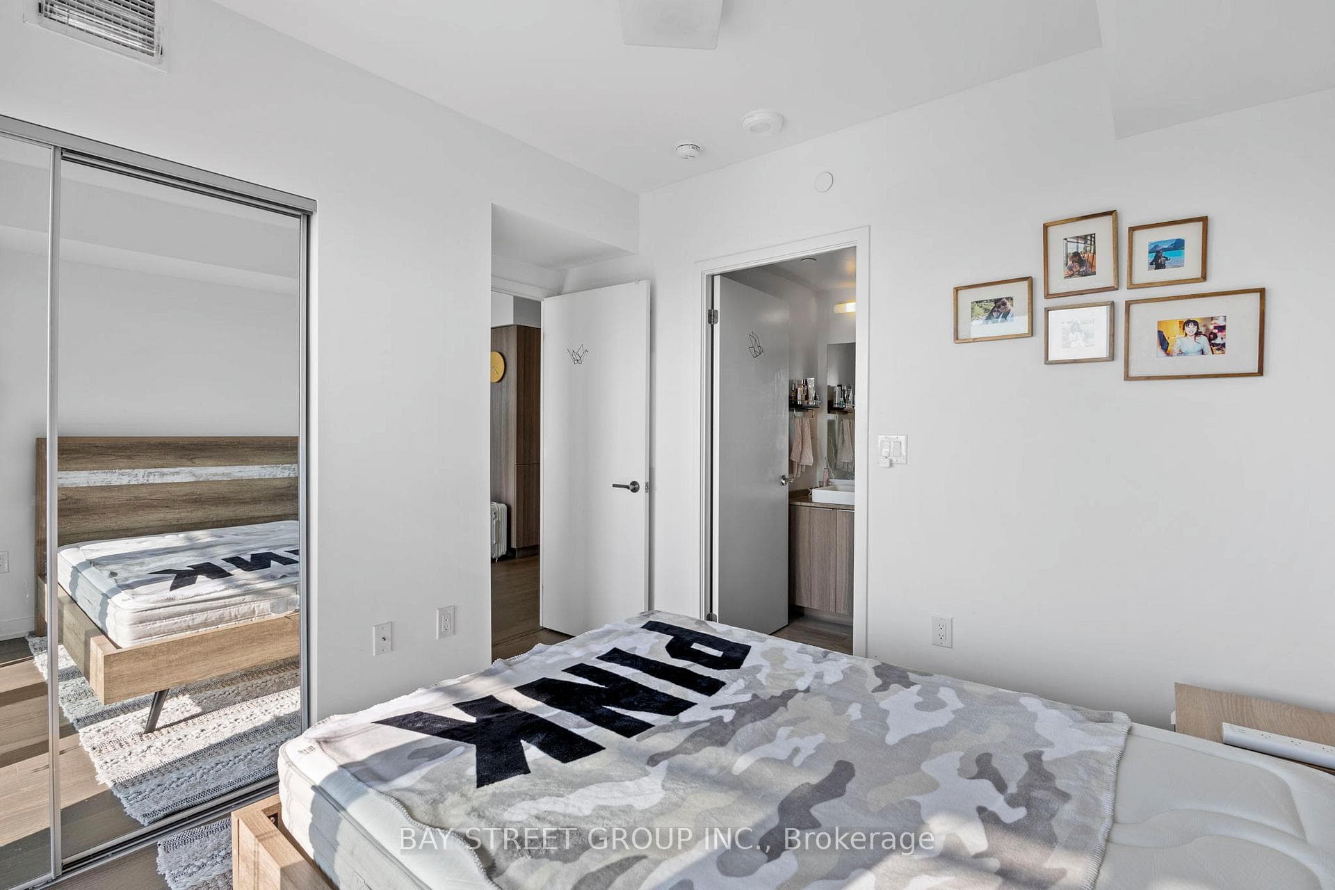 11 Wellesley Street Unit 4202 photo 15