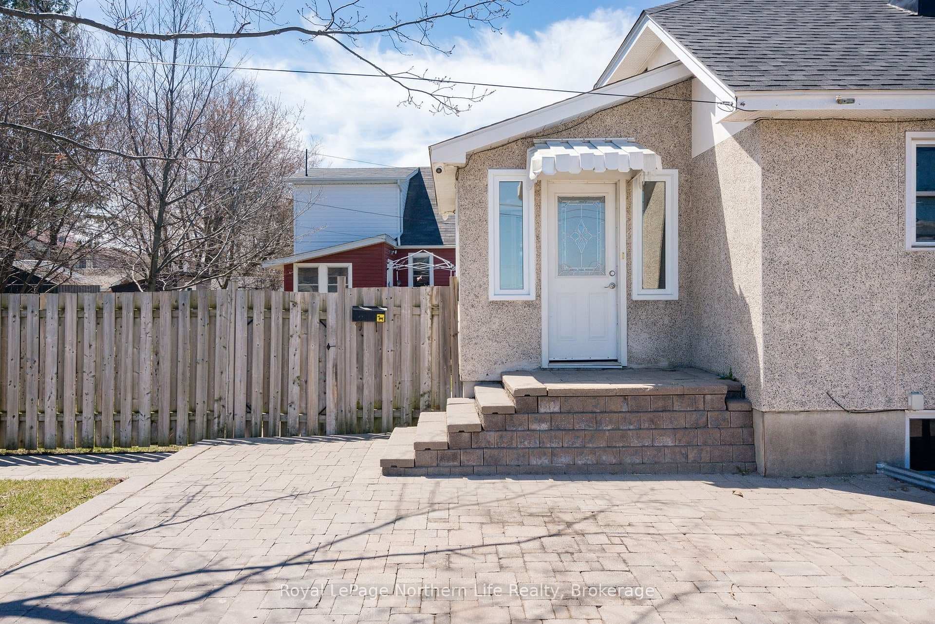 1093 Regina Street photo 3