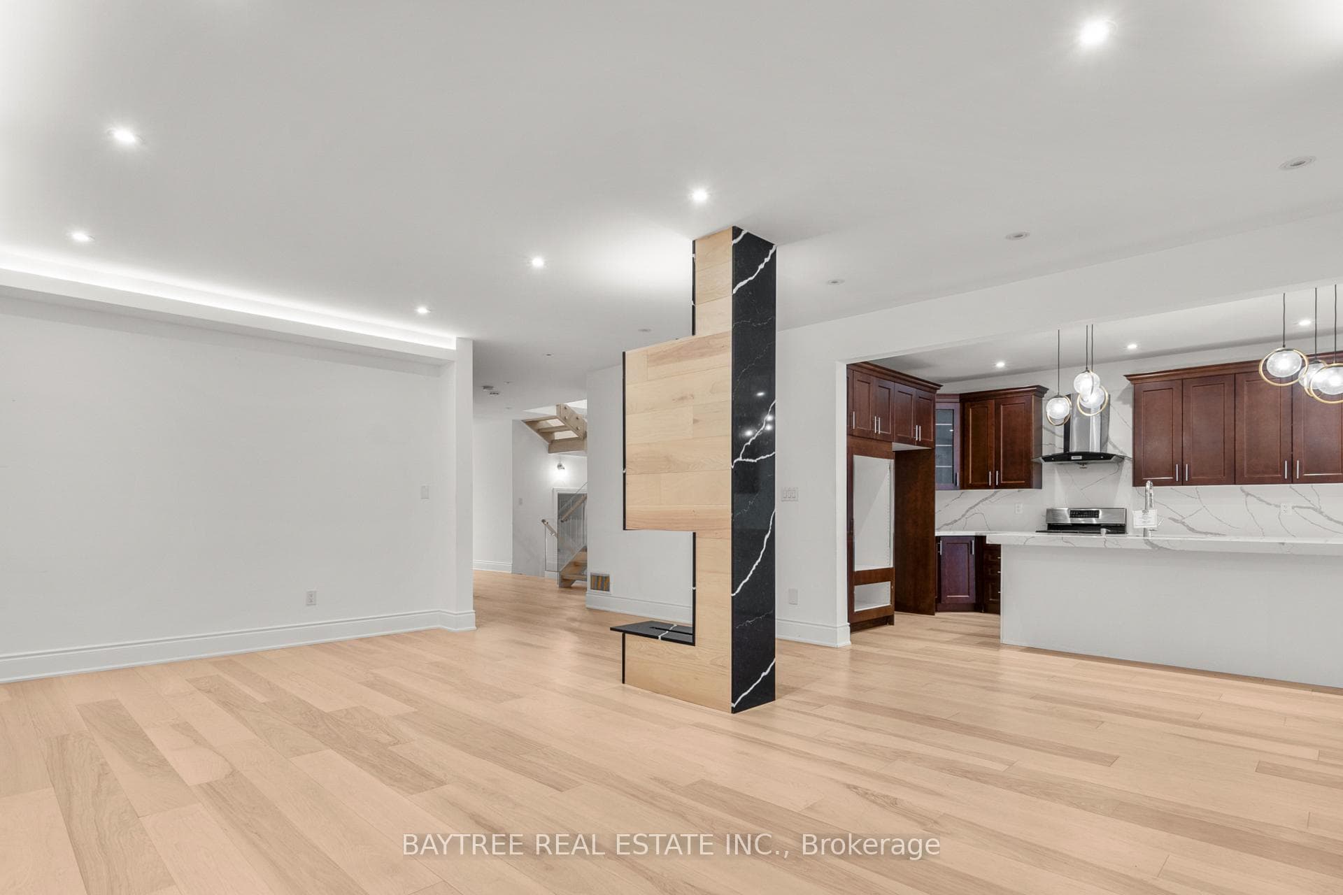 162 Bathurst Glen Drive photo 8