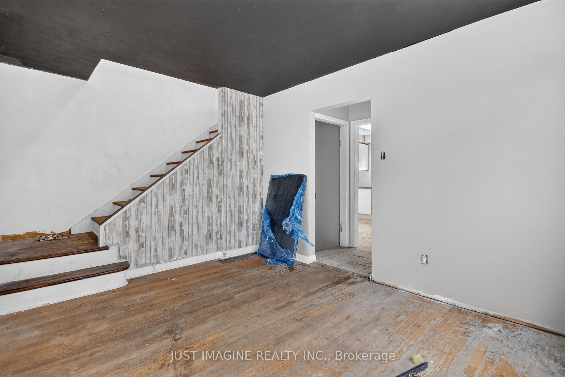2654 Conn Street photo 10