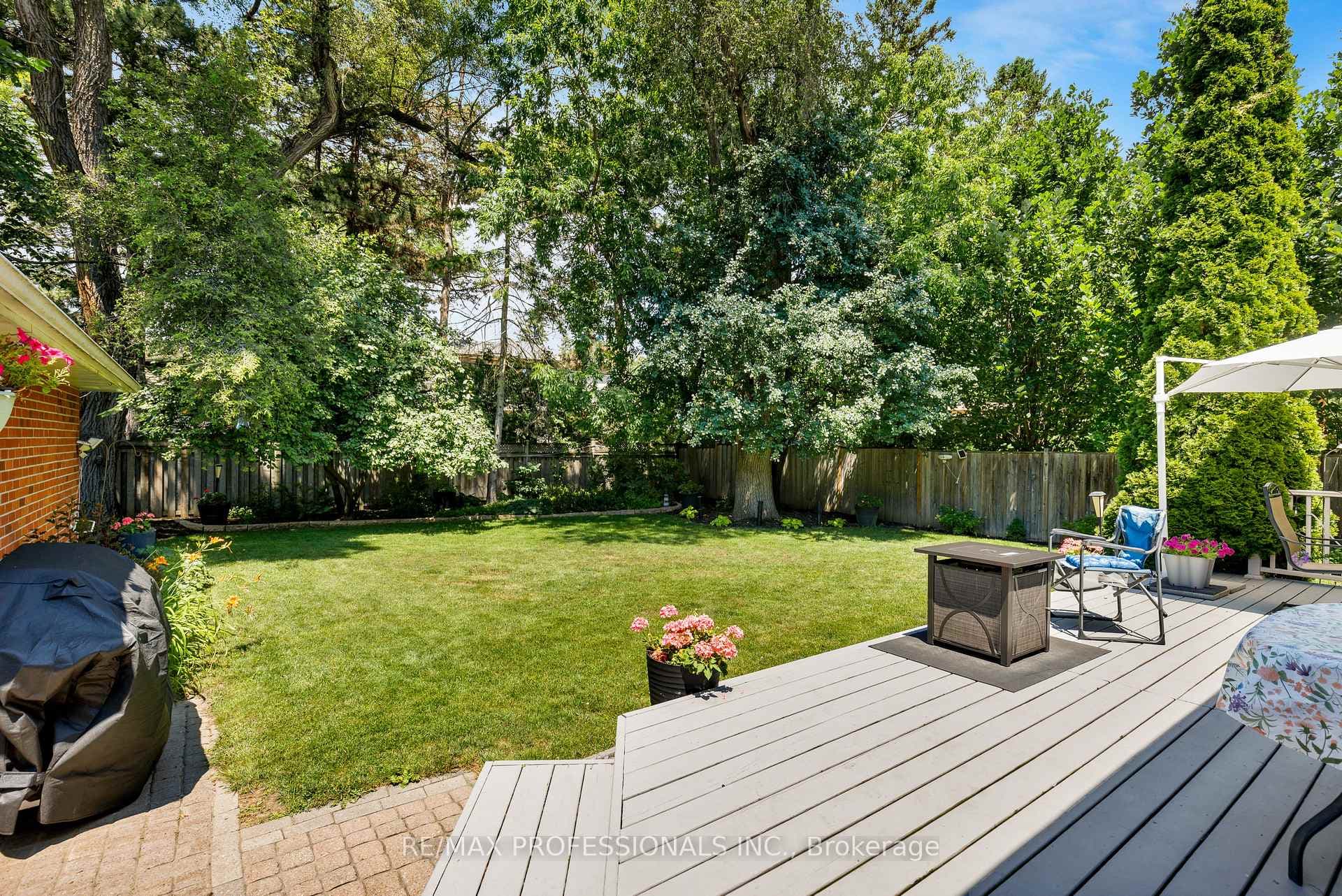 106 Rathburn Road photo 24