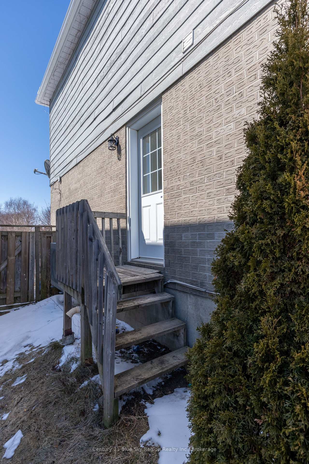 339 Champlain Street photo 31