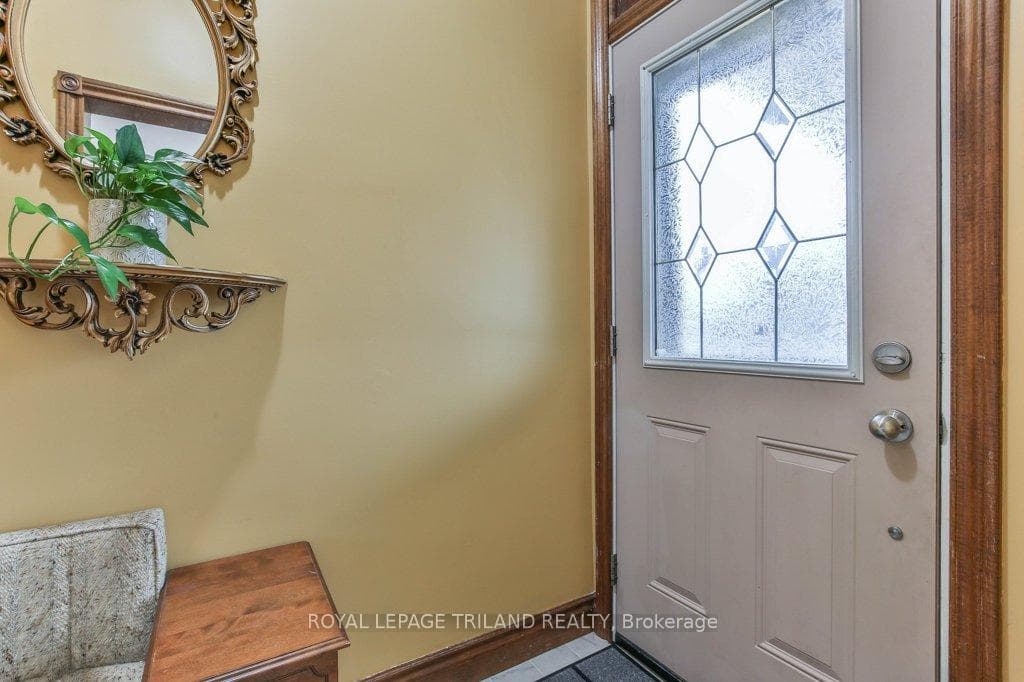941 QUEENS Avenue photo 6