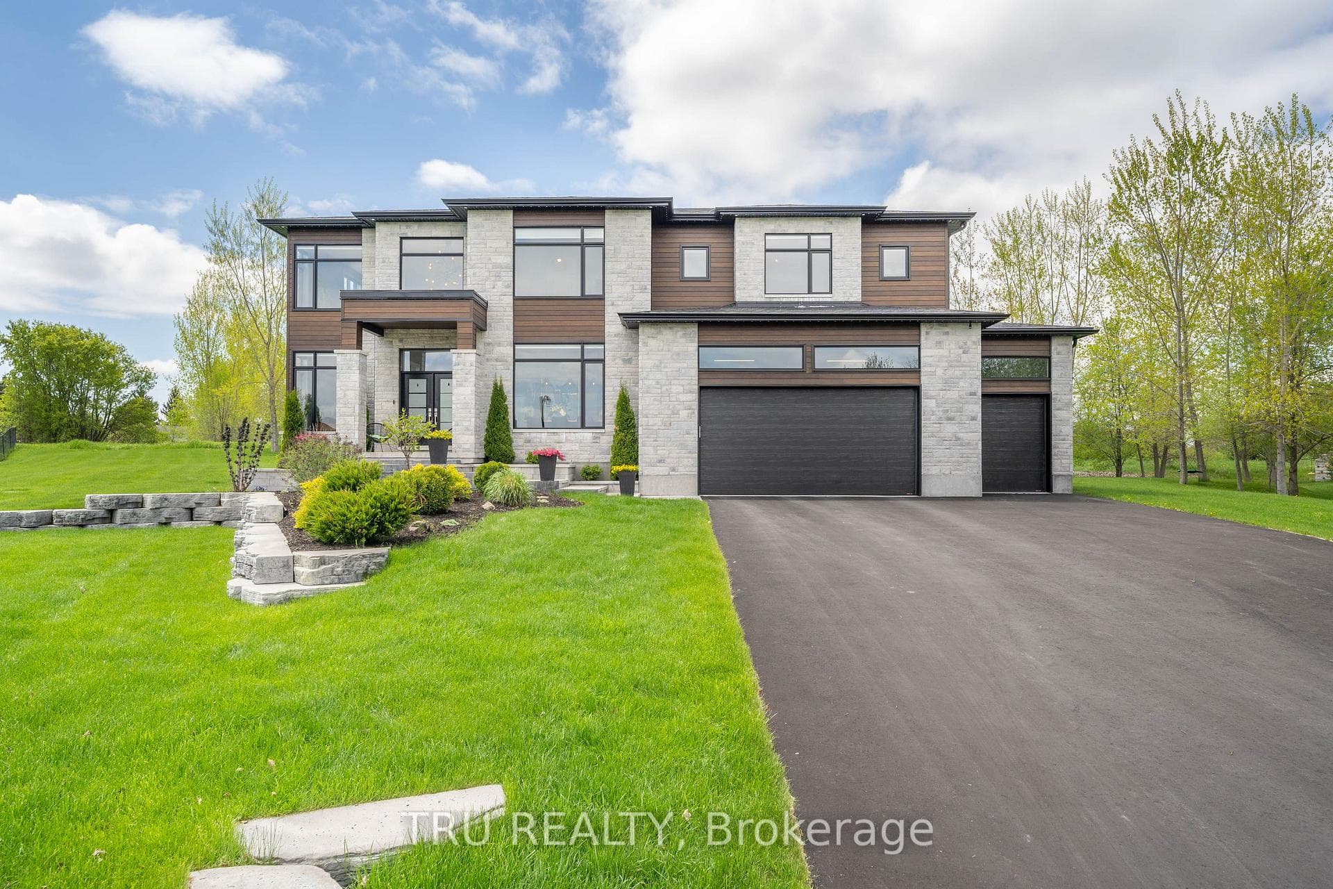 536 LEIMERK Court photo 1