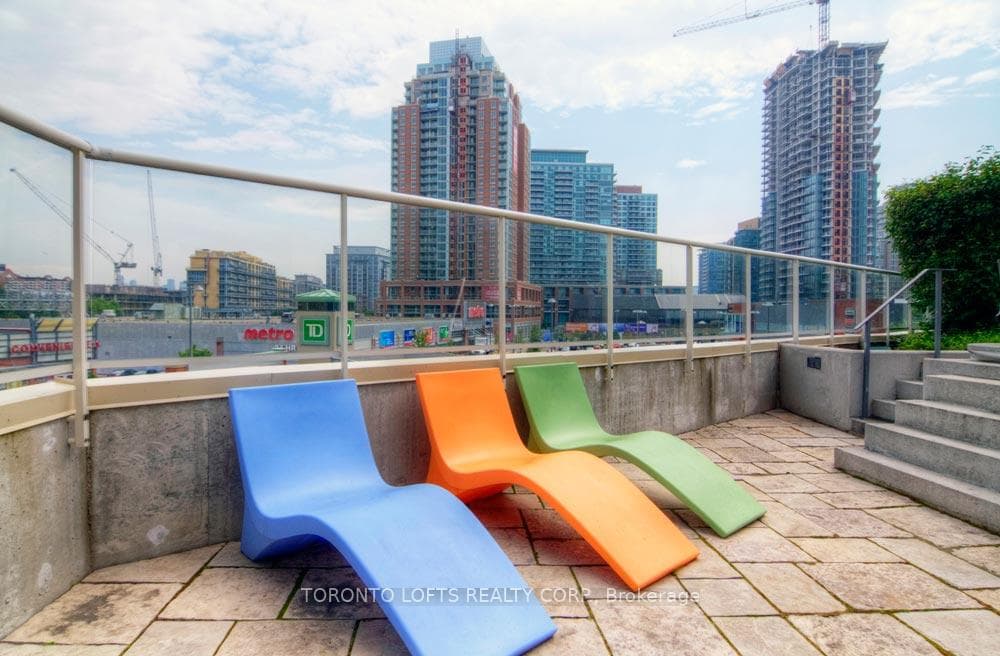 43 Hanna Avenue Unit 118 photo 14