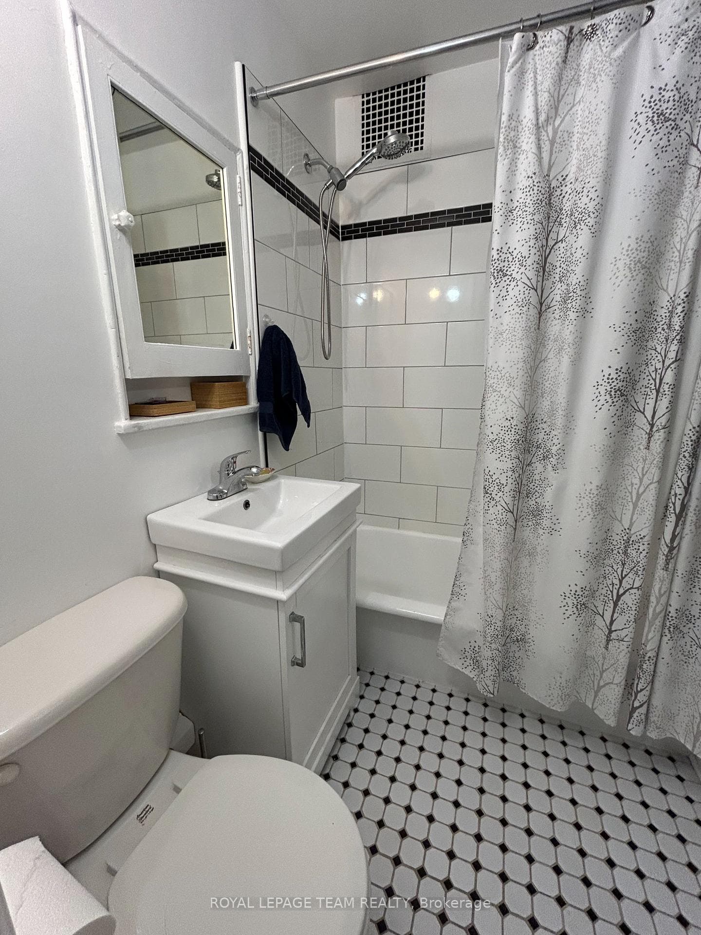 612 Bank Street Unit B photo 16
