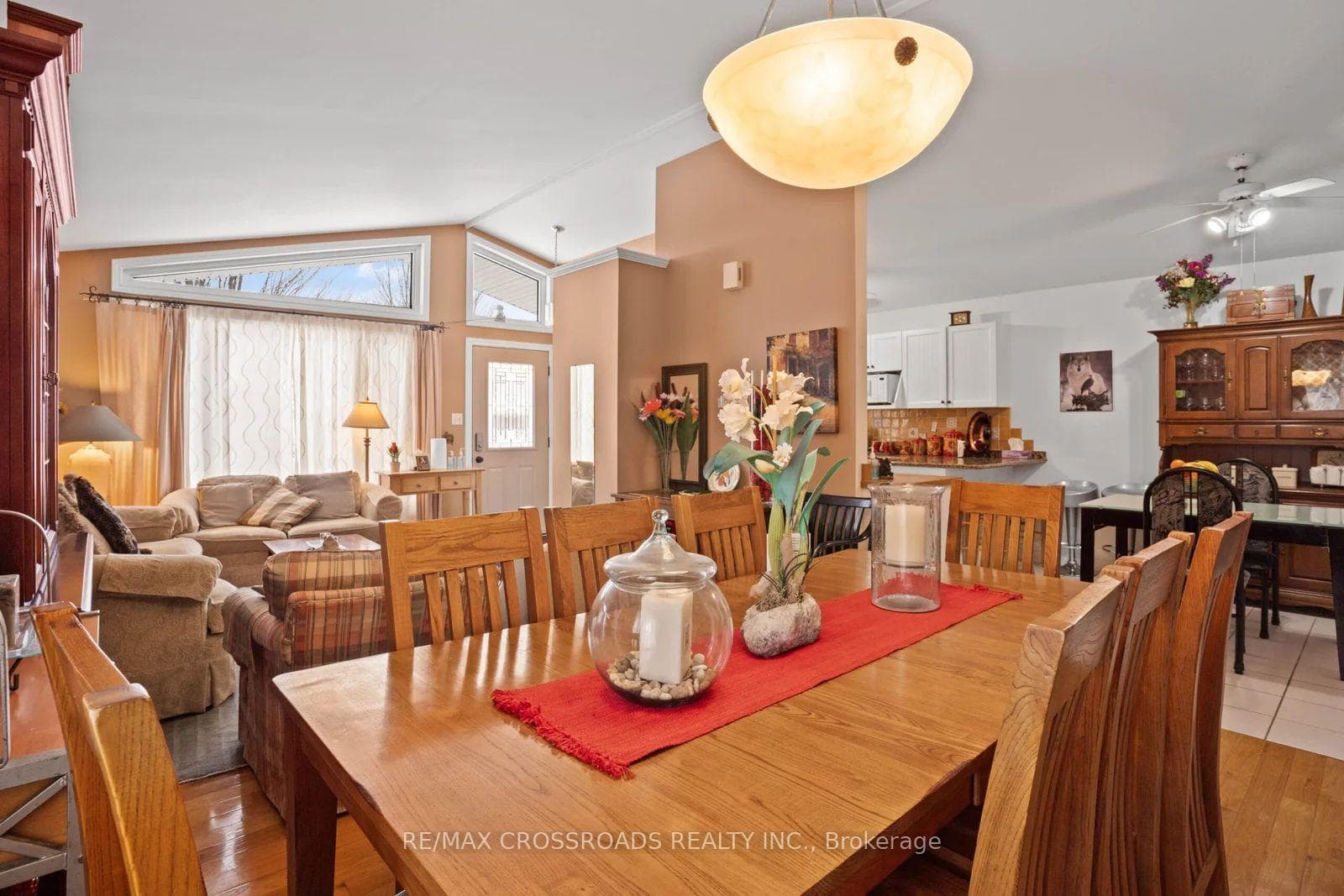 111 KILLORAN Crescent photo 7