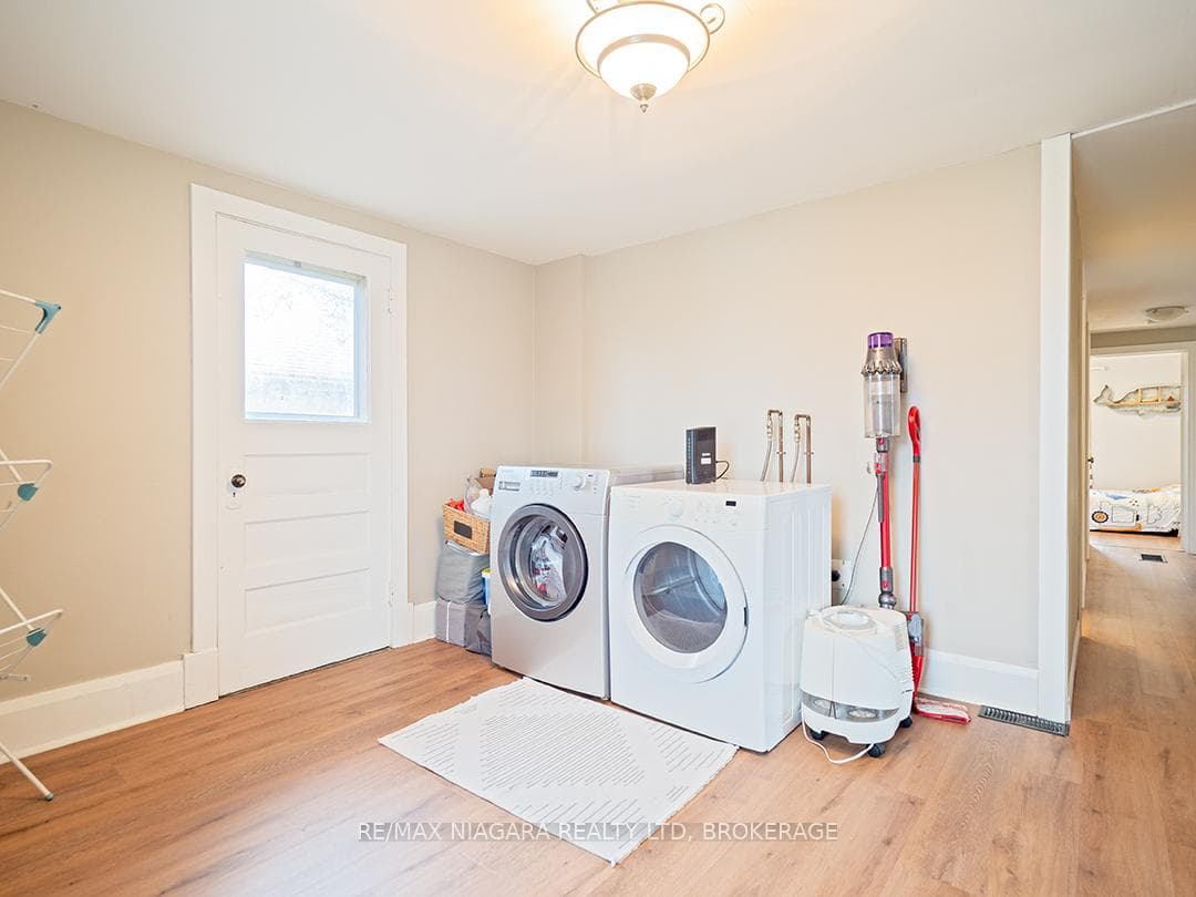 261 Sugarloaf Street photo 31