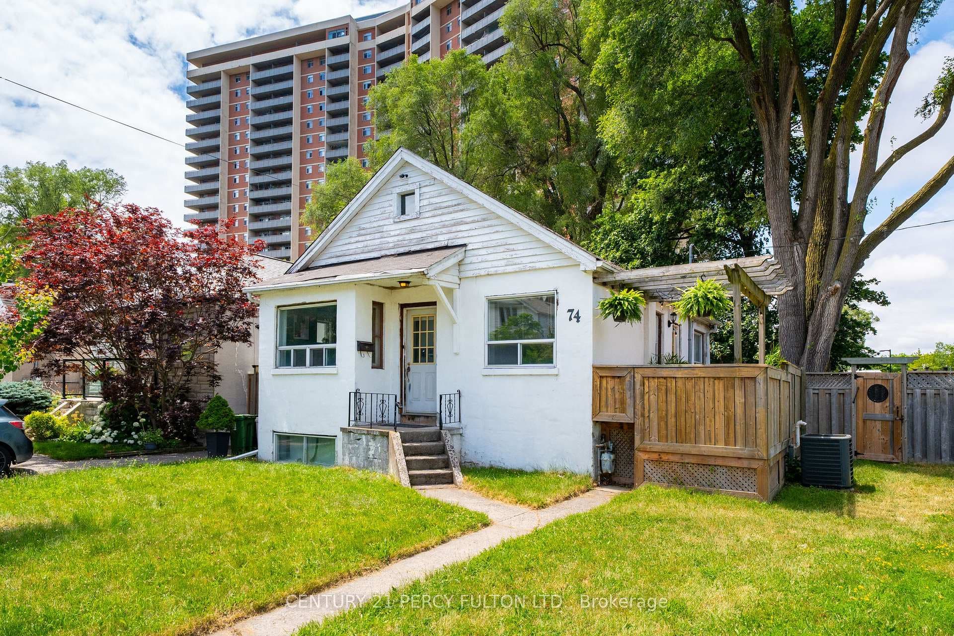 74 St. Dunstan Drive photo 1