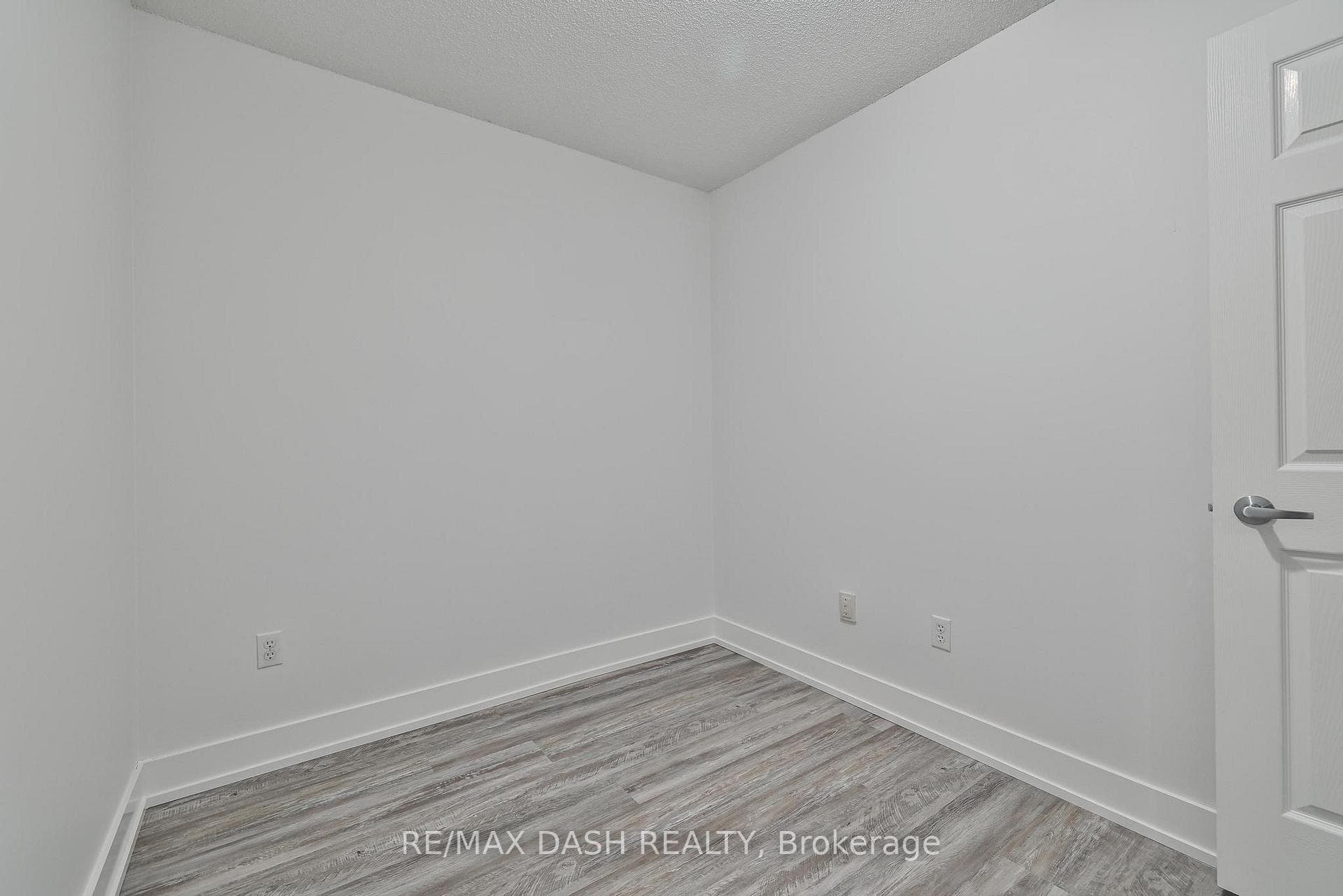 330 Adelaide Street Unit 501 photo 31