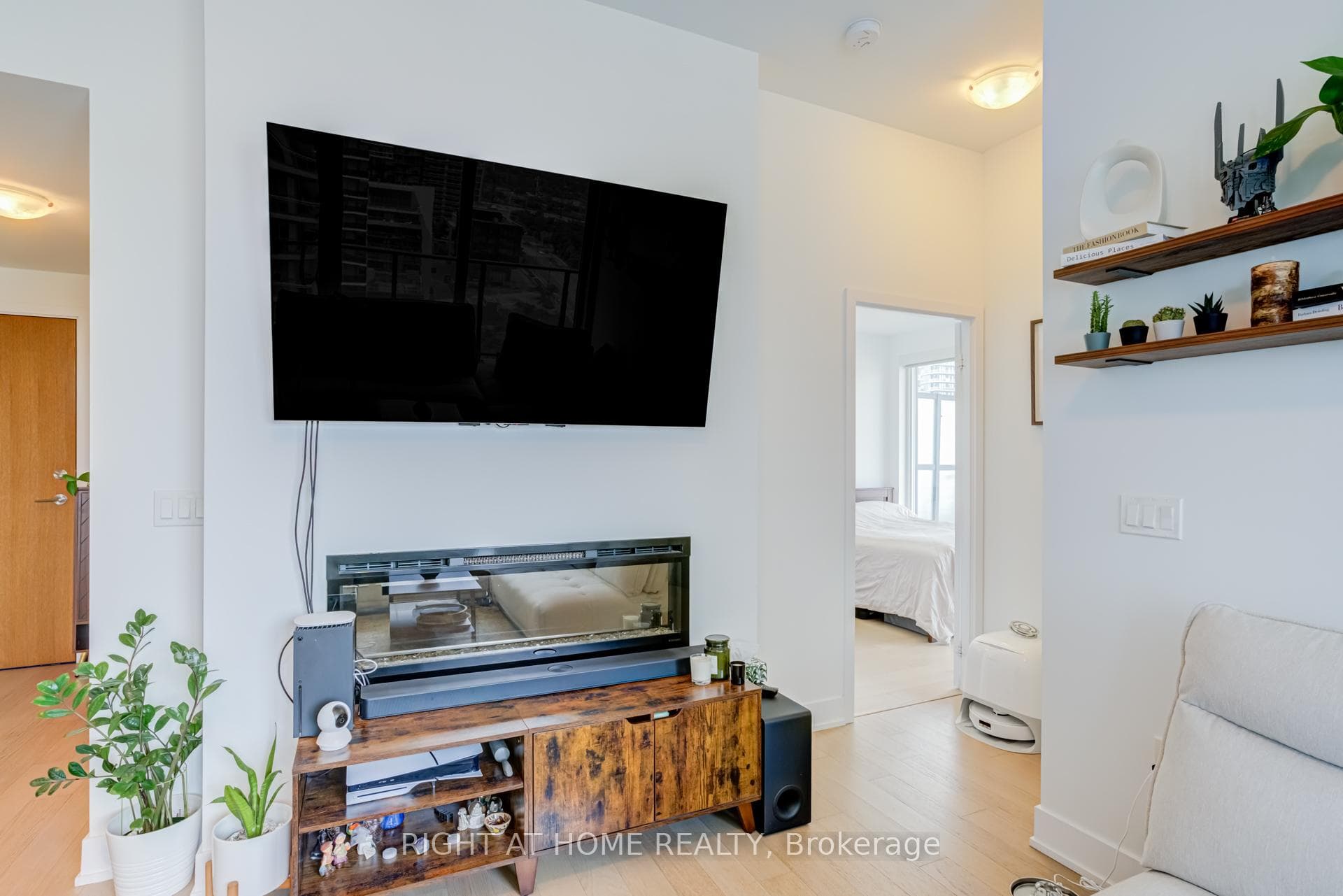 30 Shore Breeze Drive Unit 1413 photo 22