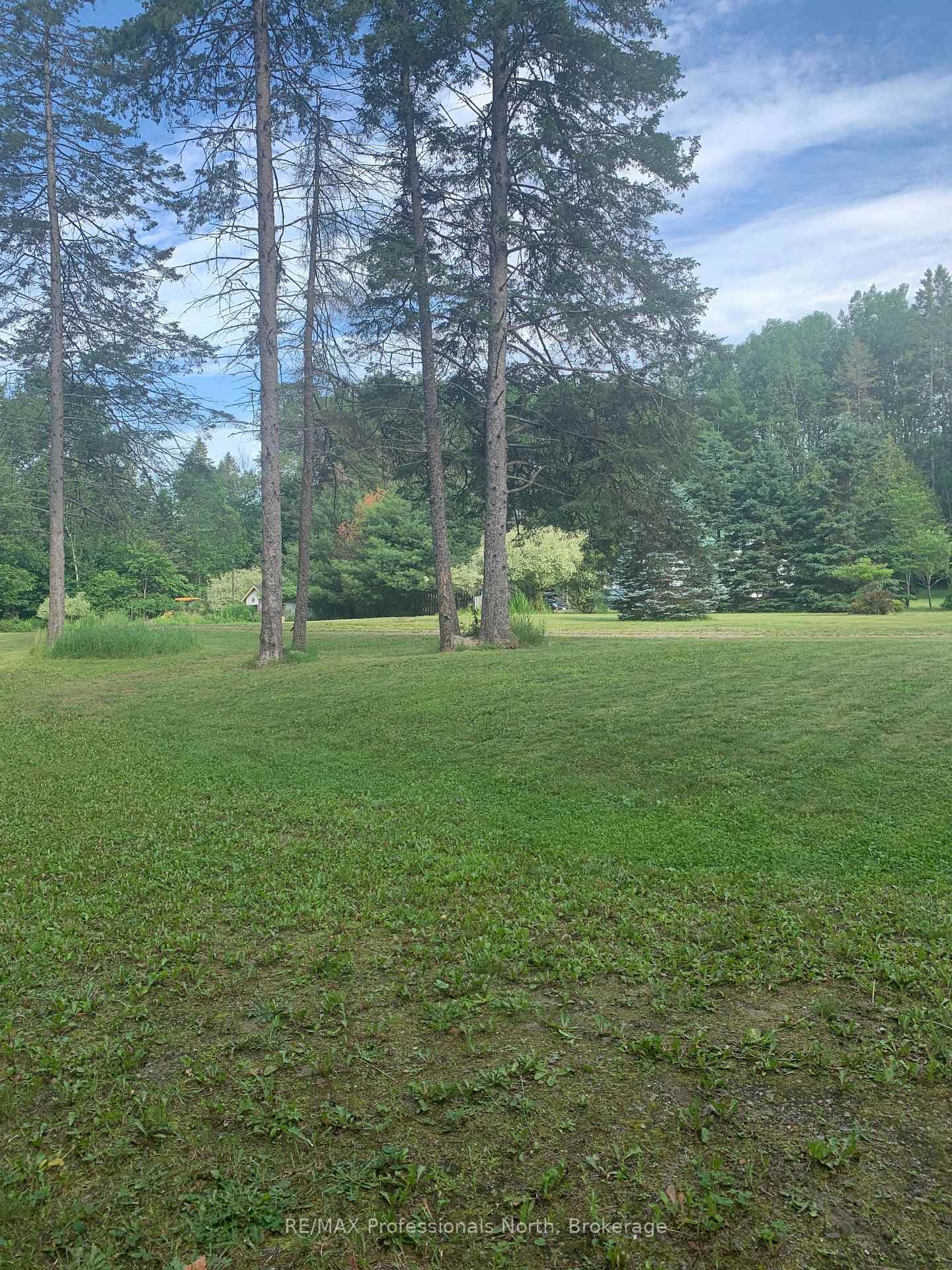 2075 Wigamog Road photo 3