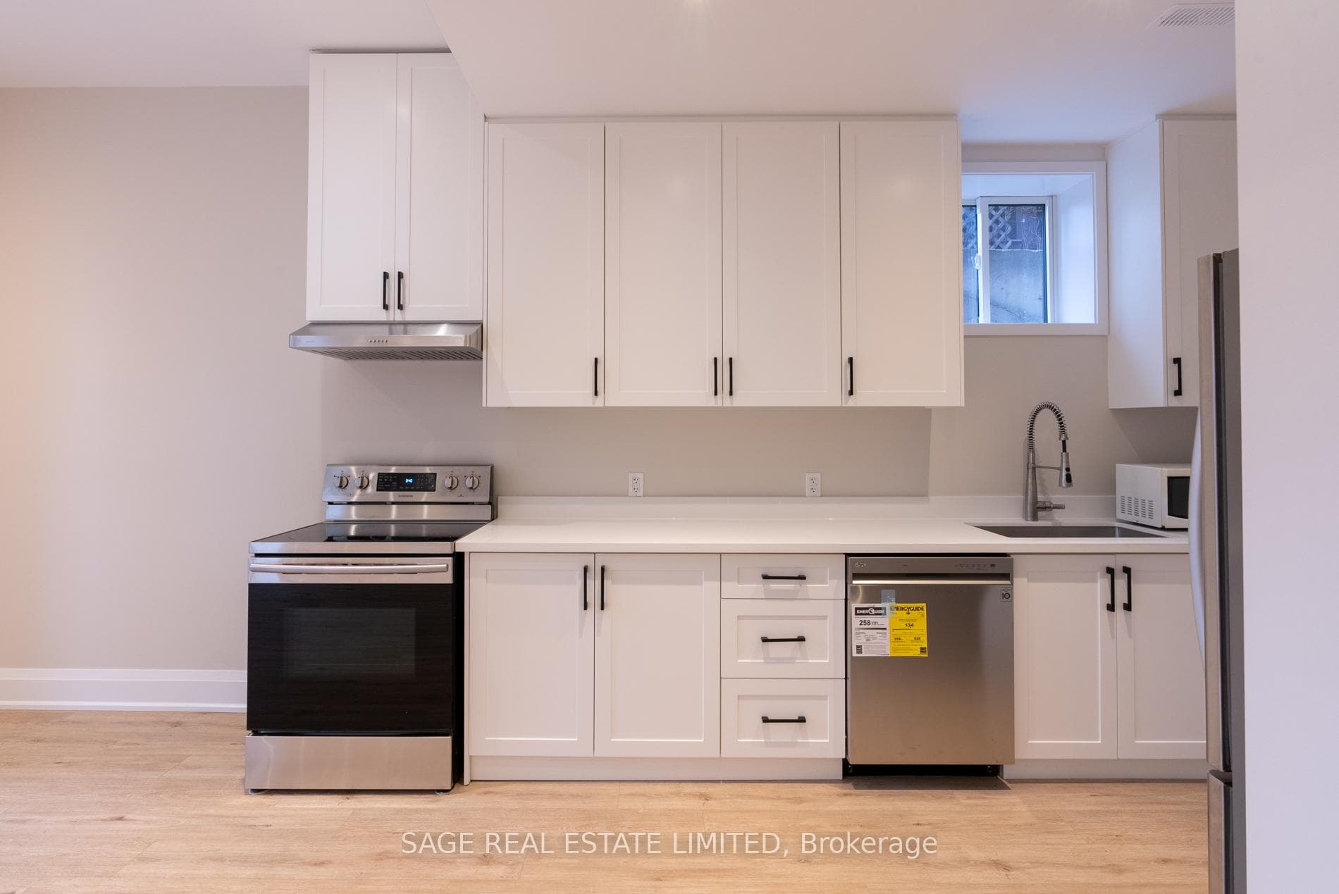 185 Fairholme Avenue Unit Lower photo 5