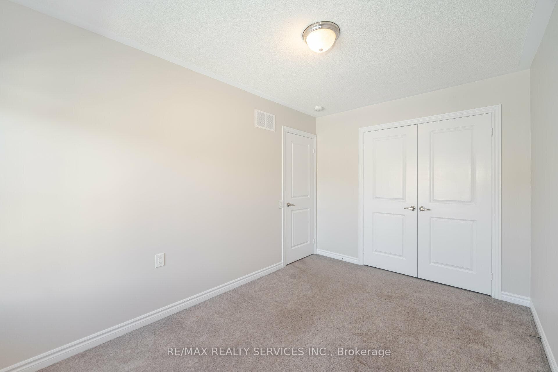 112 Royal Fern Crescent photo 30