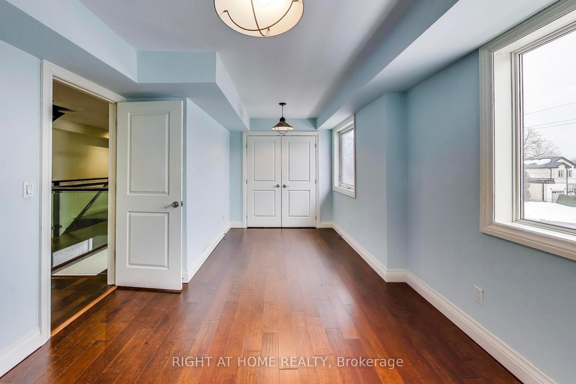 1090 Westmount Avenue photo 24