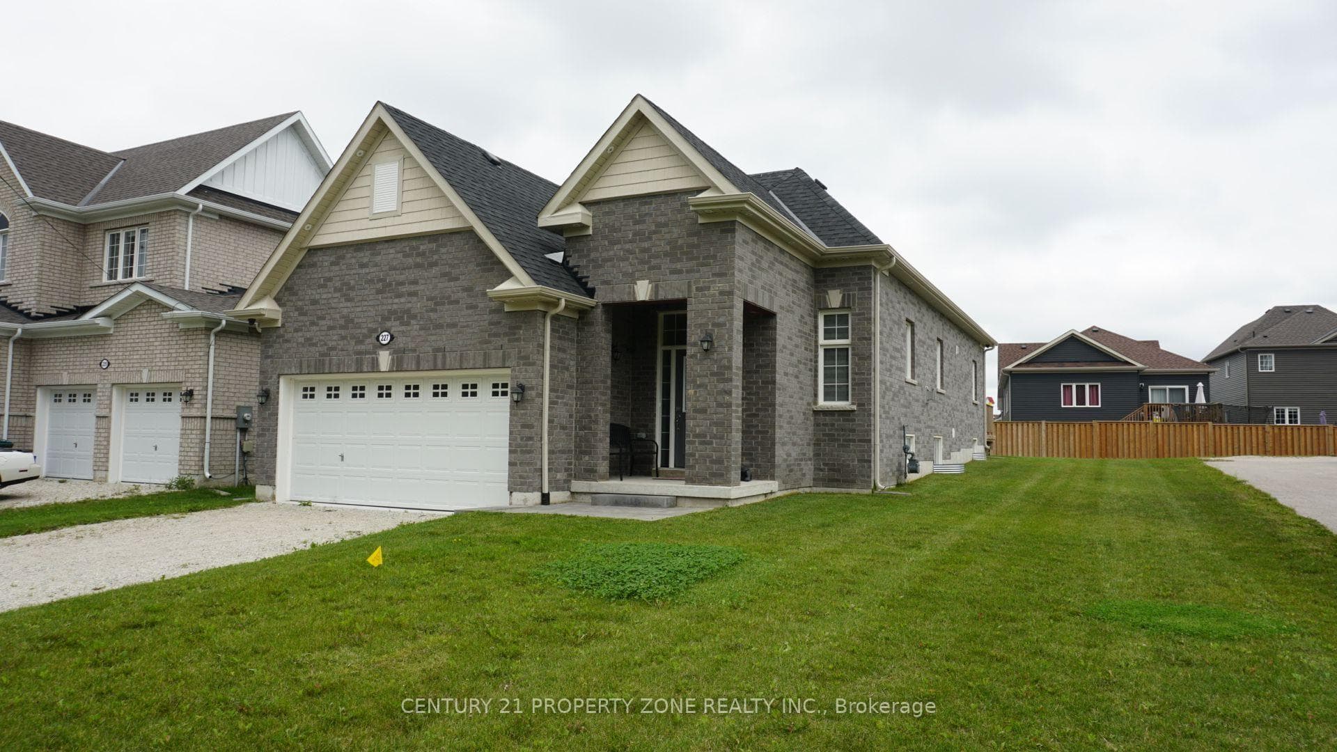 227 Mowat Street photo 26