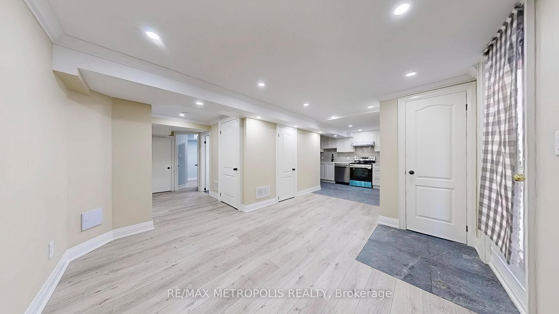134 Mandrake Street Unit Basement photo 4