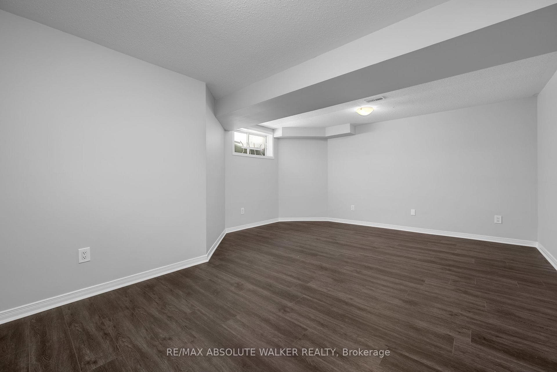 2351 Glandriel Crescent photo 40