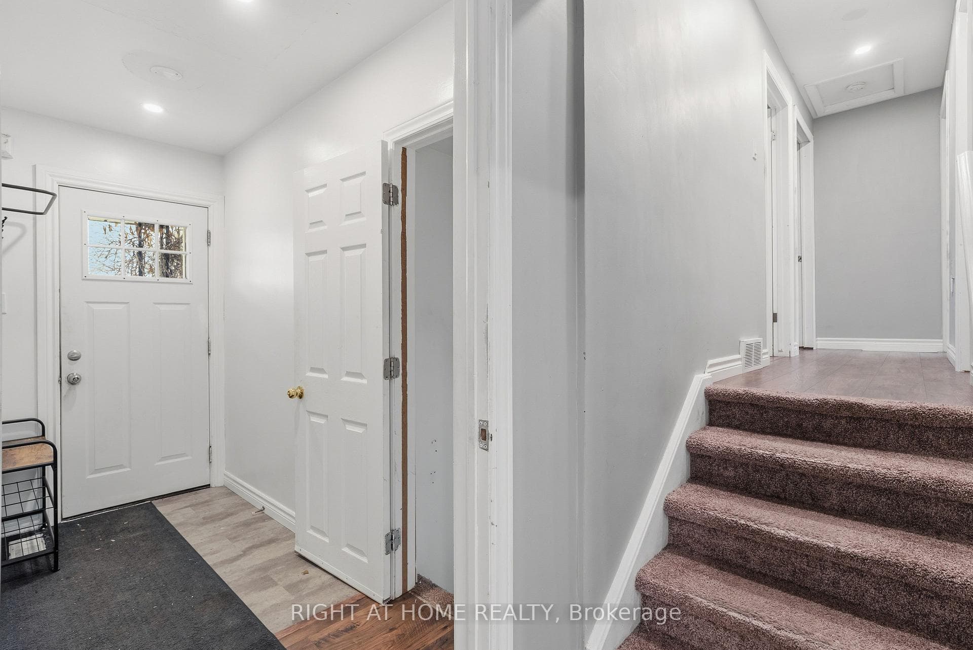 68 Downing Crescent photo 6