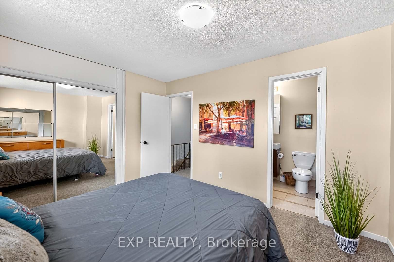 32 Collins Crescent photo 23
