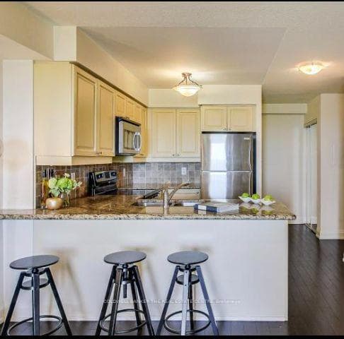 1070 Sheppard Avenue Unit 809 photo 5