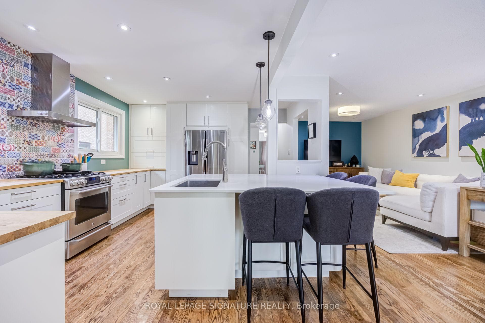 Large Island, Well Designed Kitchen