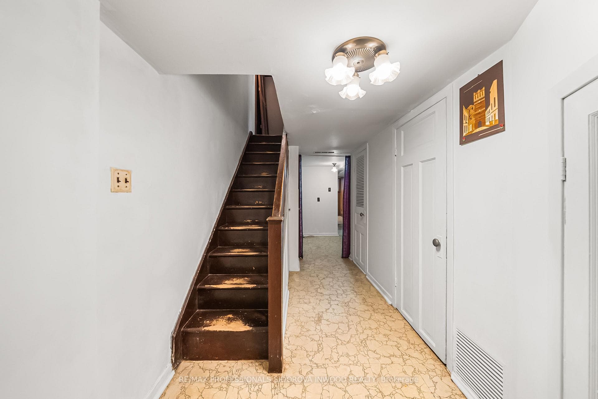 44 Golden Avenue photo 28