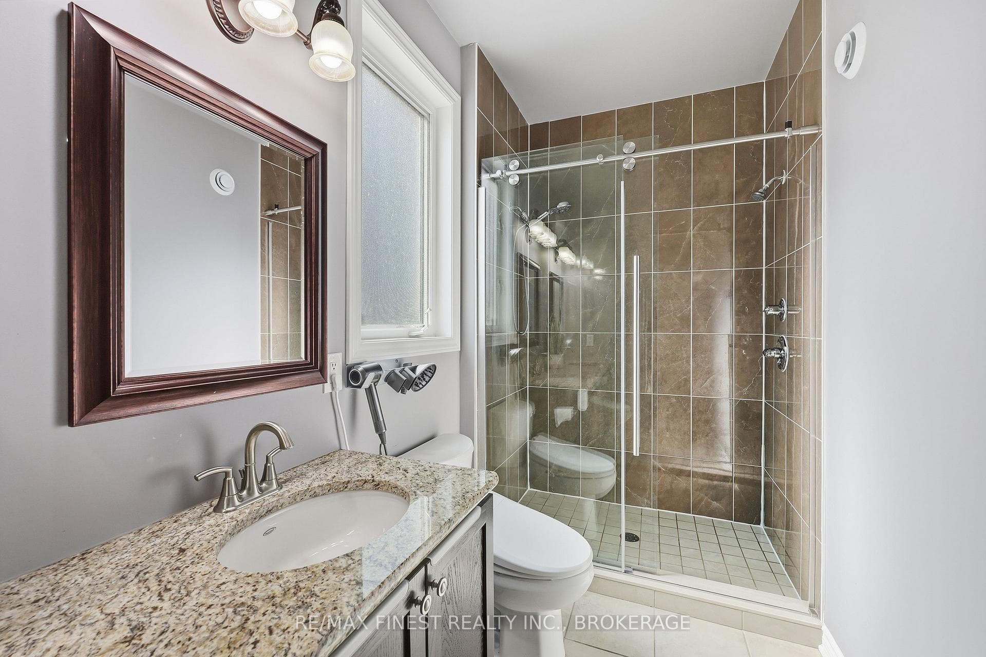 1667 Crimson Crescent photo 25