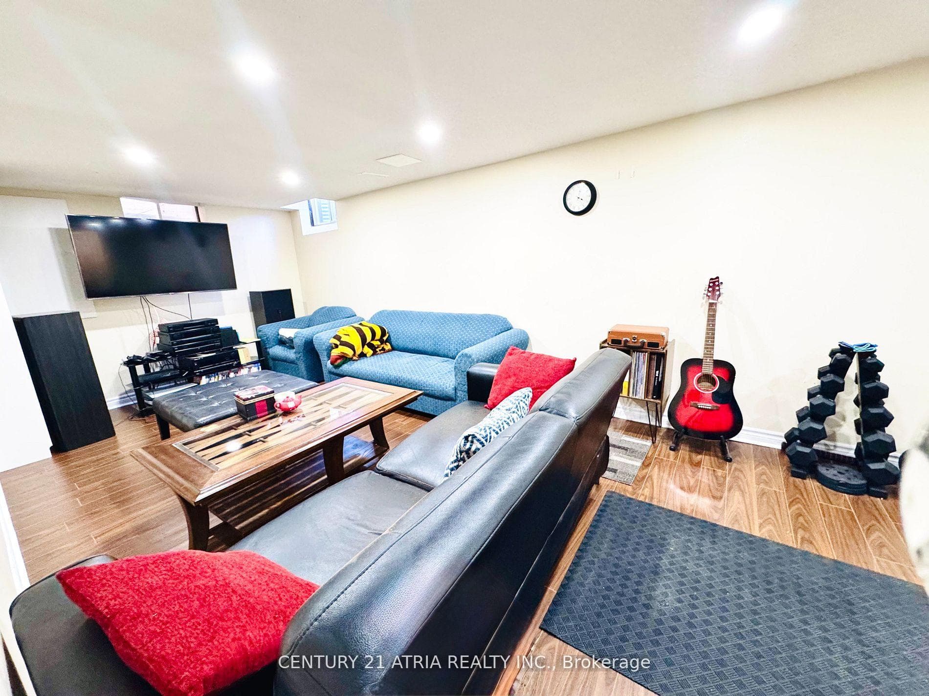 45 Clayborne Avenue Unit Bsmt photo 2