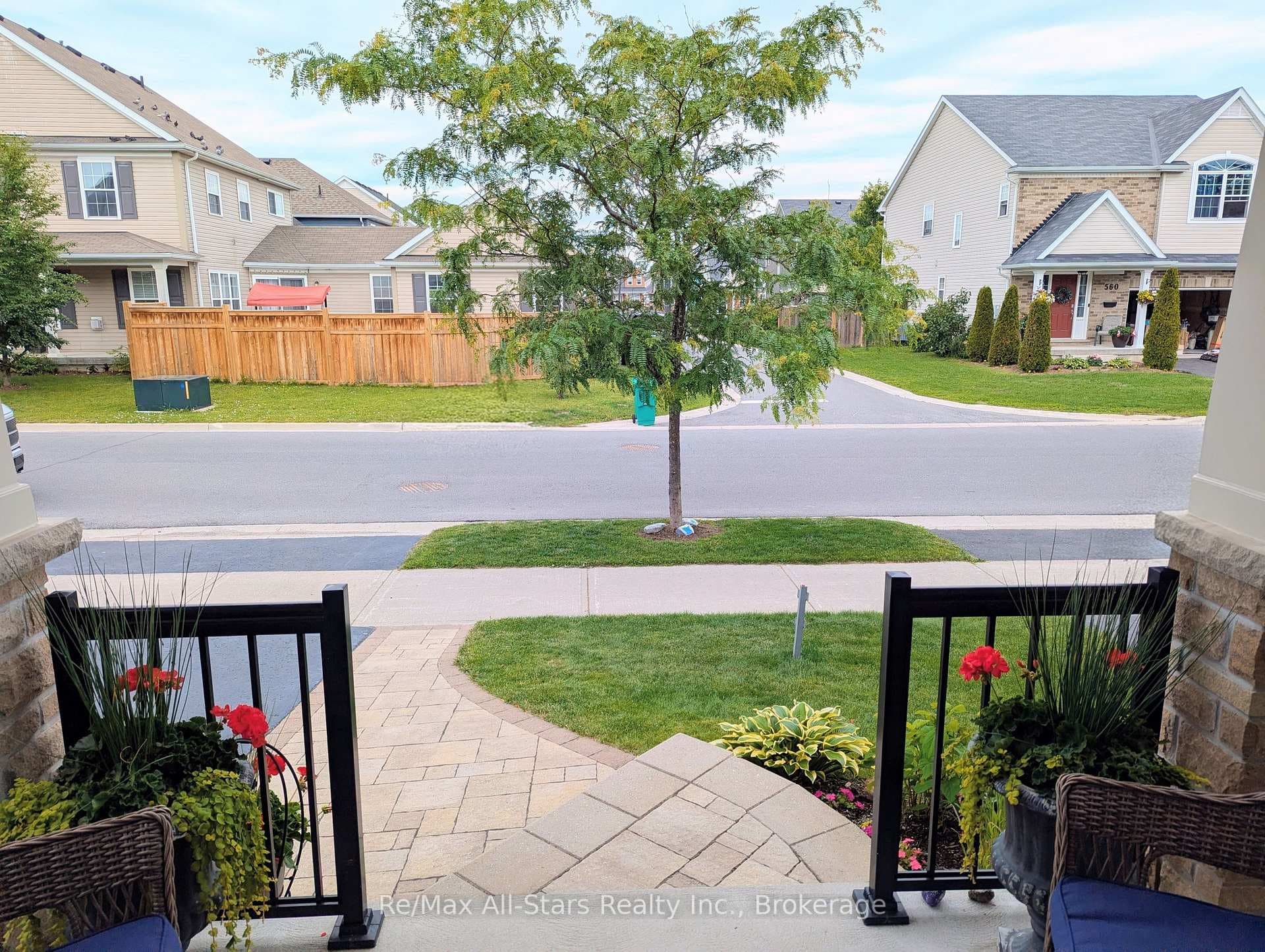 553 Grange Way photo 3