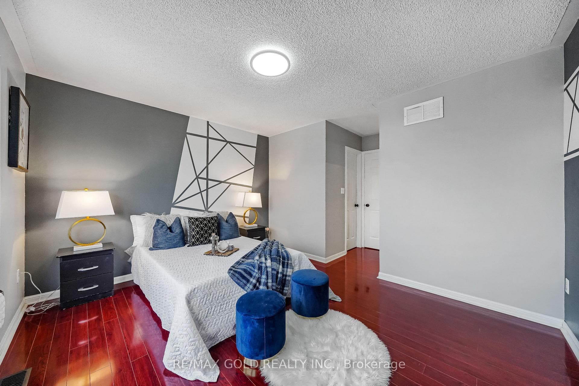 48 Frontenac Crescent photo 19