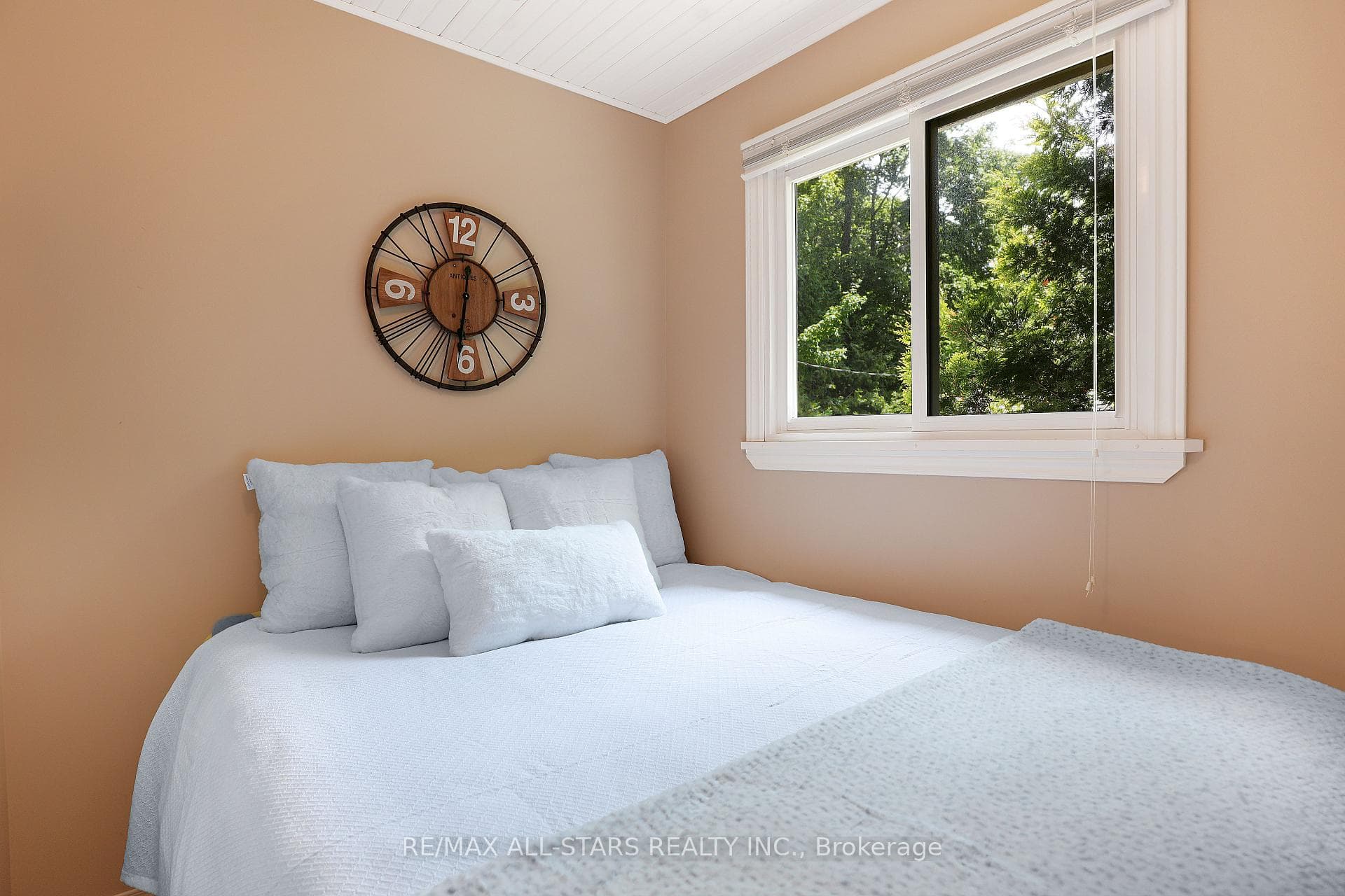 58 Manor Road photo 17