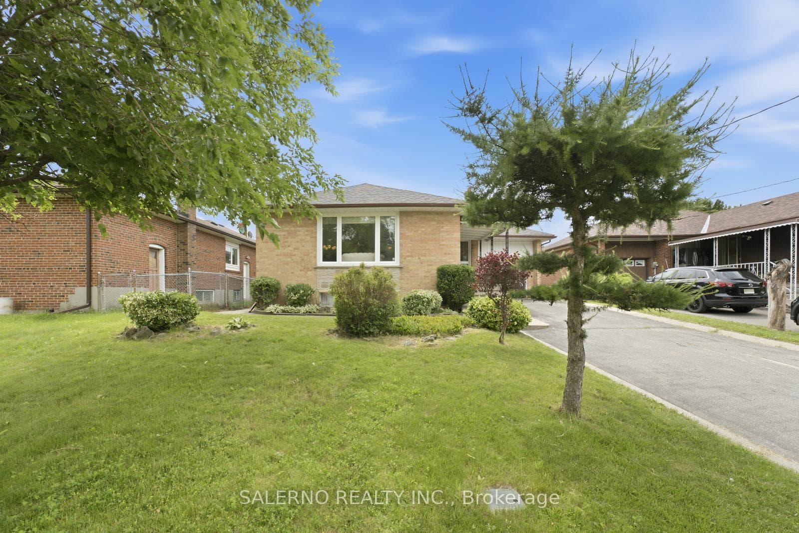 106 Whitburn Crescent photo 3