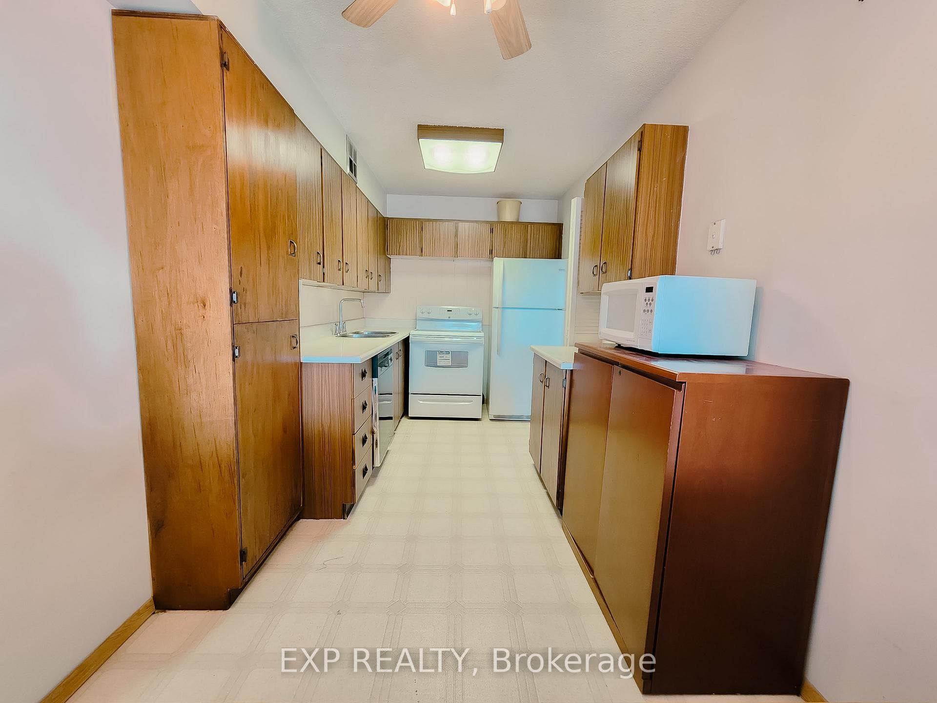 270 Scarlett Road Unit 1704 photo 9