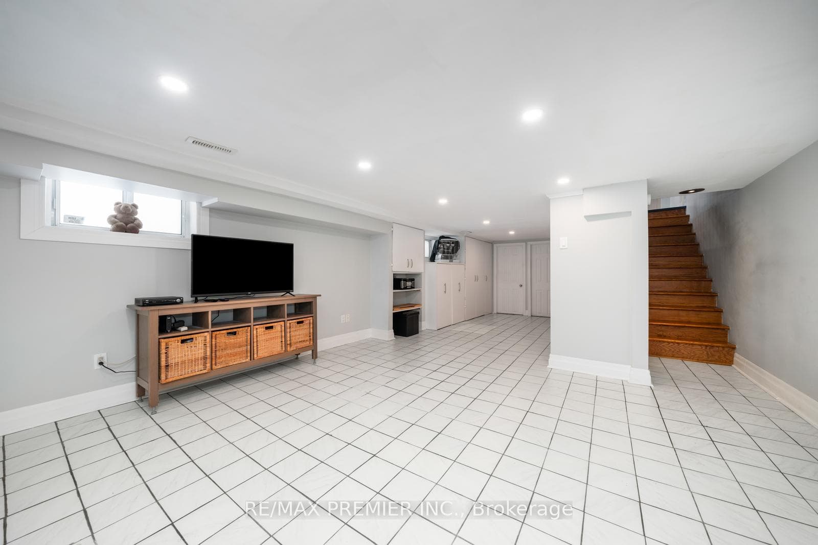 891 Palmerston Avenue photo 32