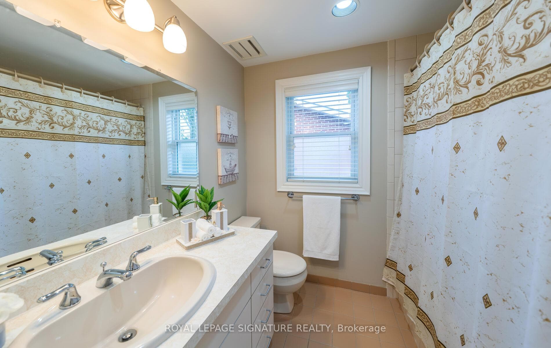 Renovated Main Bathroom!
