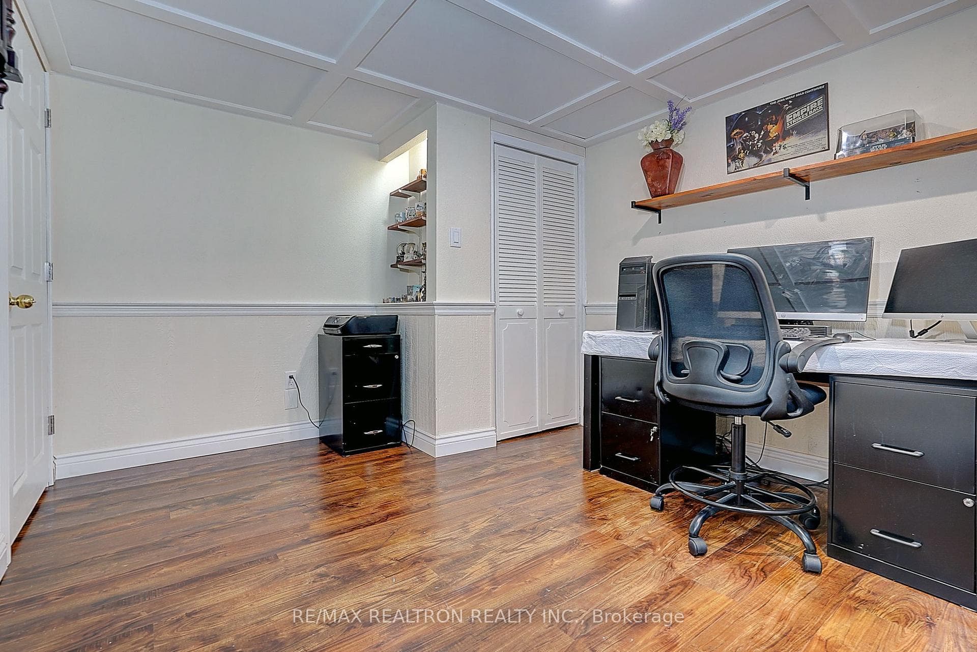 583 Pinewood Street photo 29