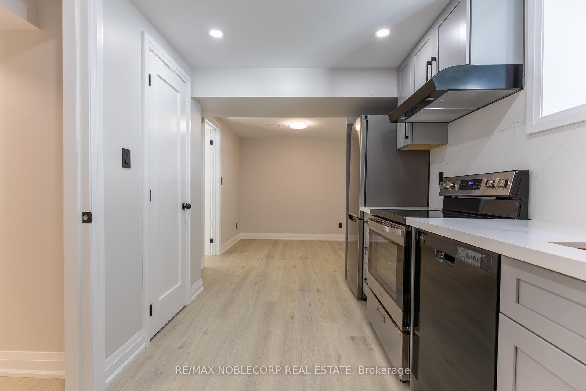 789 Candaras Street photo 11